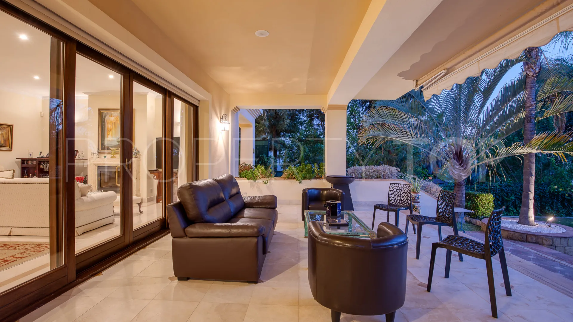 Villa con 6 dormitorios en venta en Los Arqueros