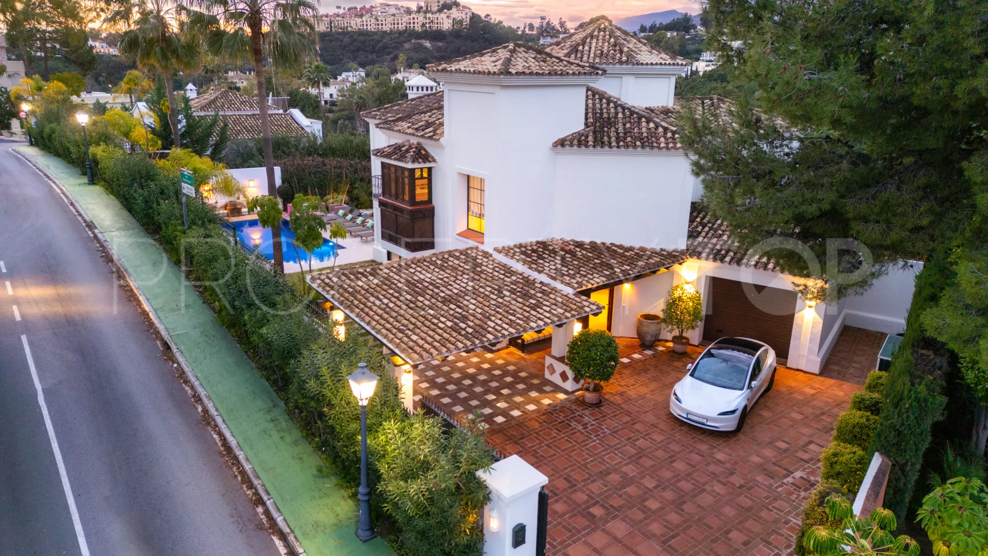 Buy villa in El Herrojo