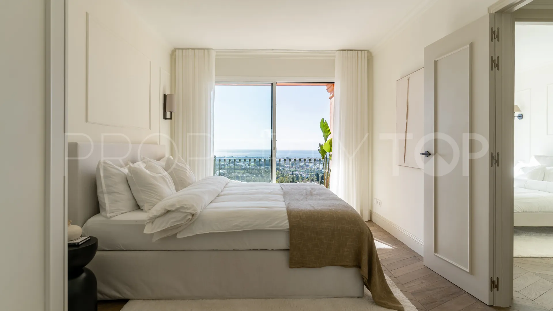 Town house for sale in Monte Halcones