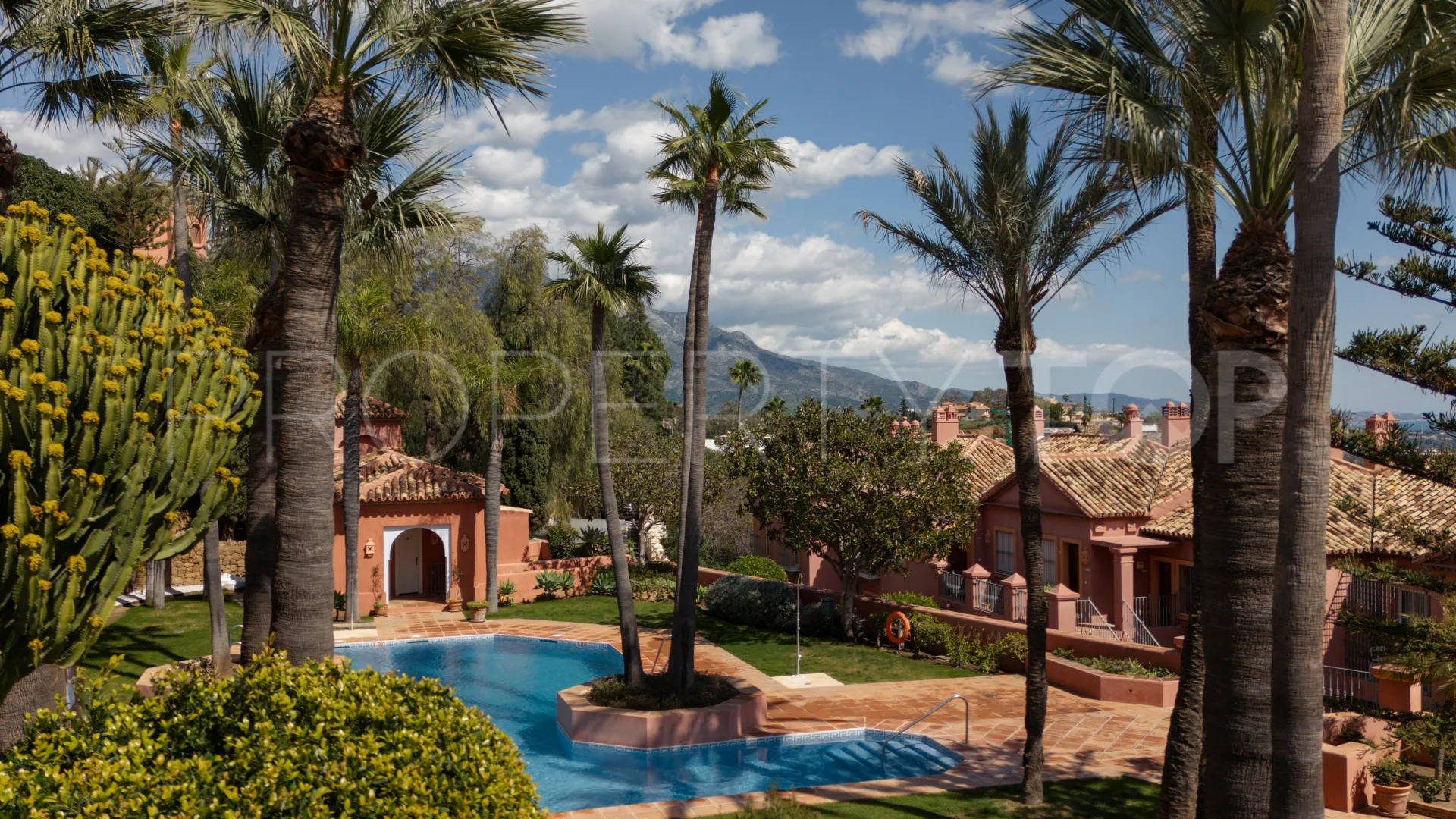 Town house for sale in Monte Halcones