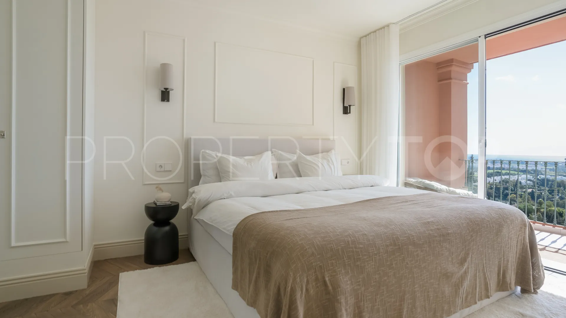 Town house for sale in Monte Halcones
