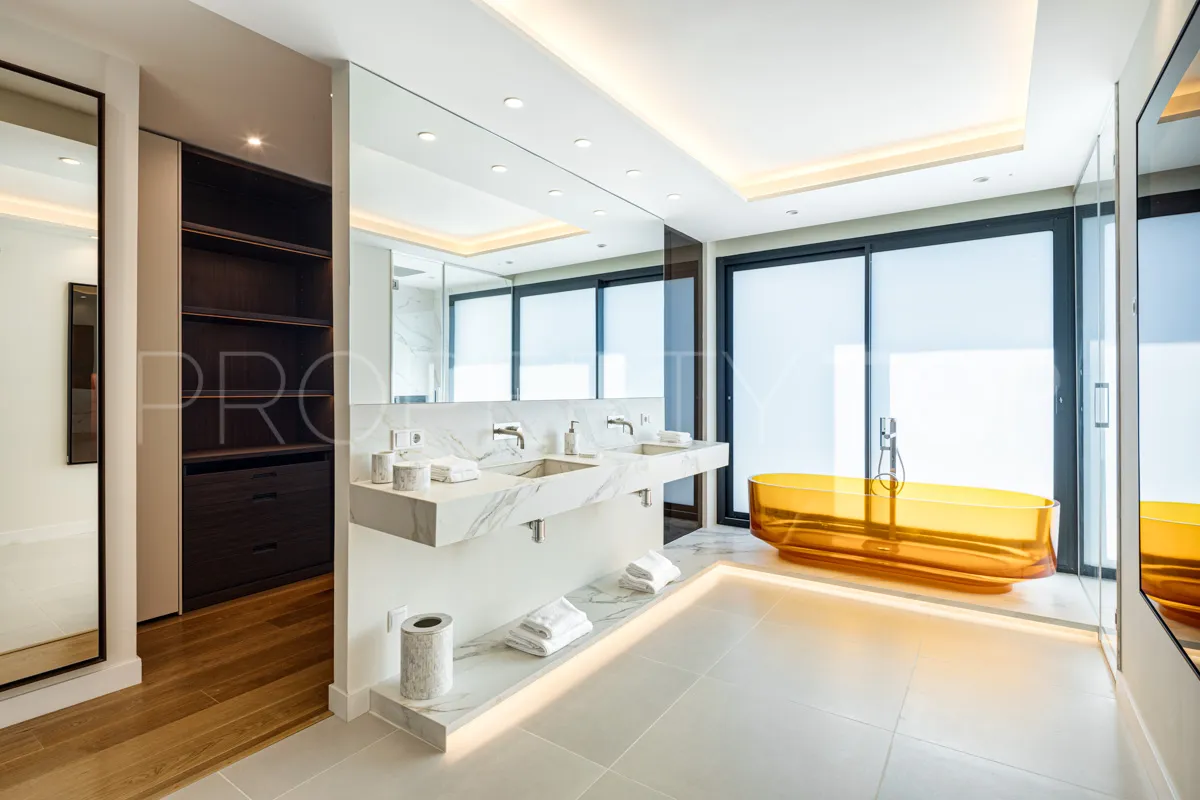 Rio Real, villa a la venta de 6 dormitorios