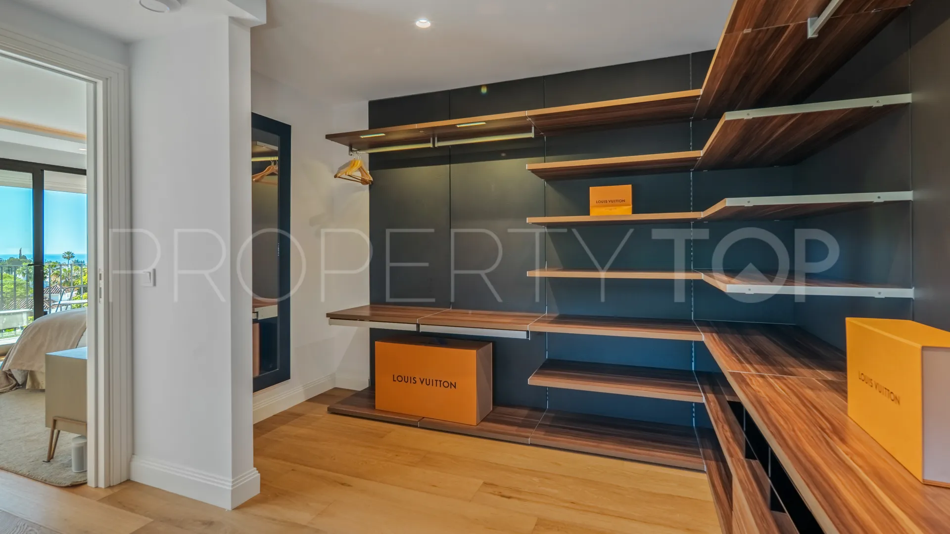For sale villa in Los Naranjos Hill Club