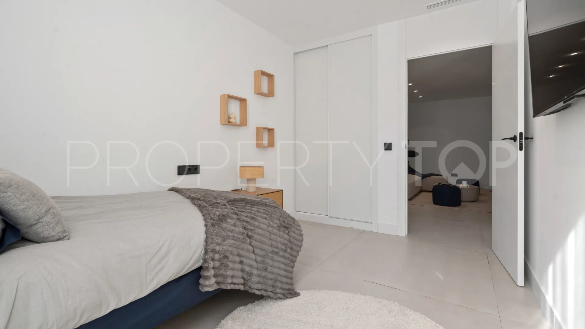 Buy El Paraiso ground floor duplex