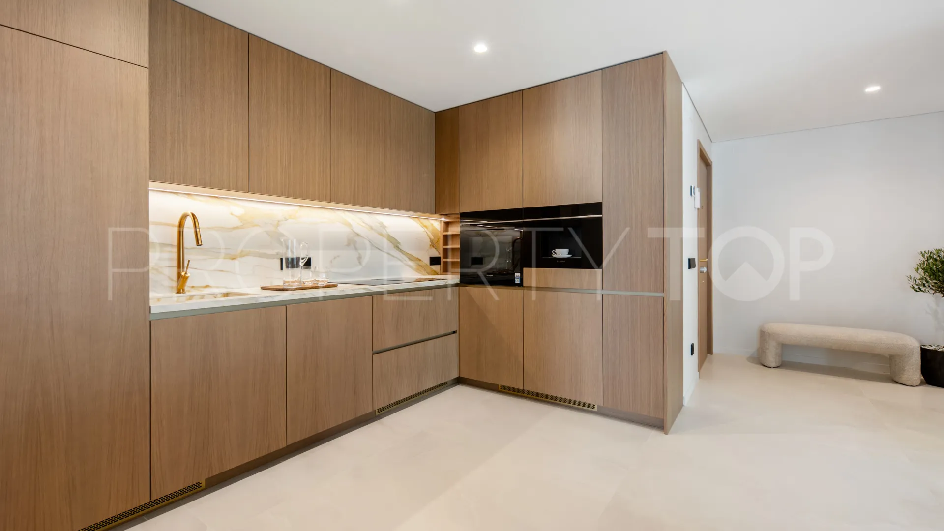 Ático a la venta con 3 dormitorios en Los Monteros