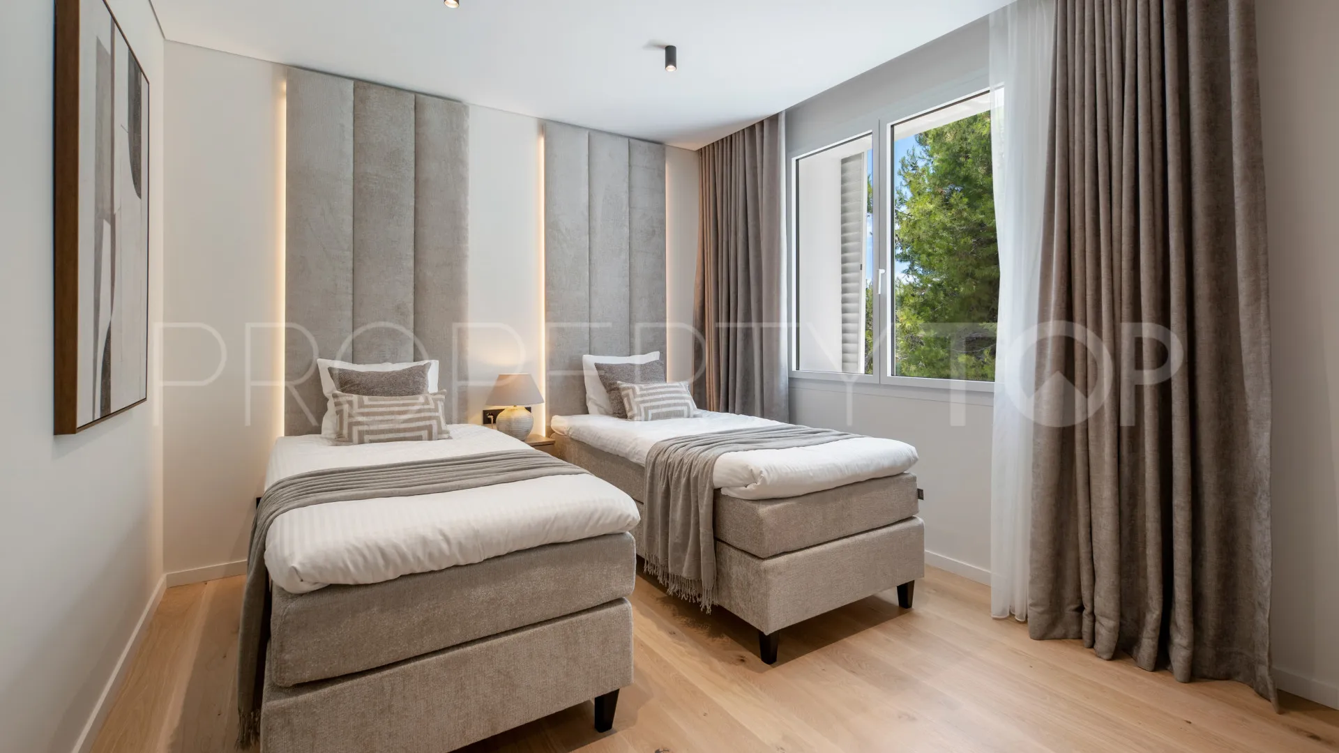 Ático a la venta con 3 dormitorios en Los Monteros