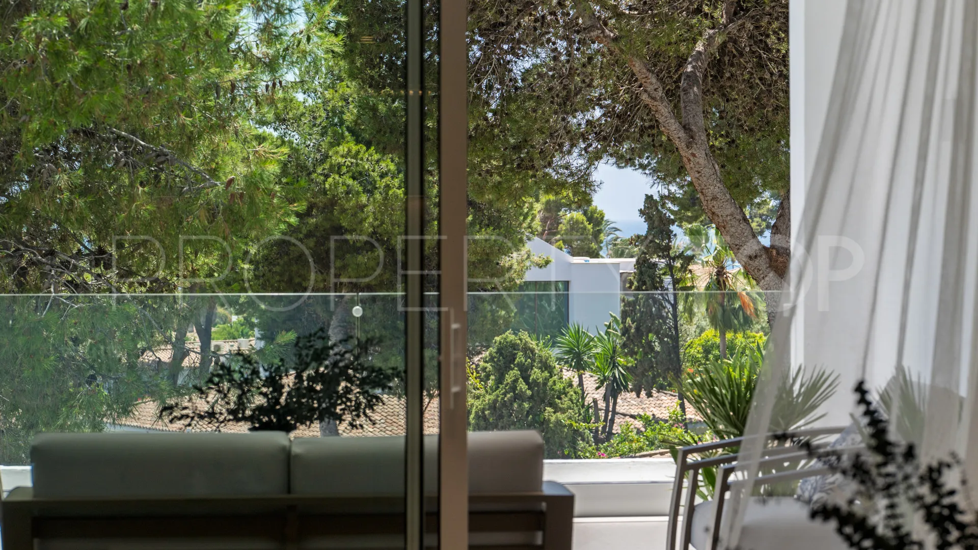 Ático a la venta con 3 dormitorios en Los Monteros