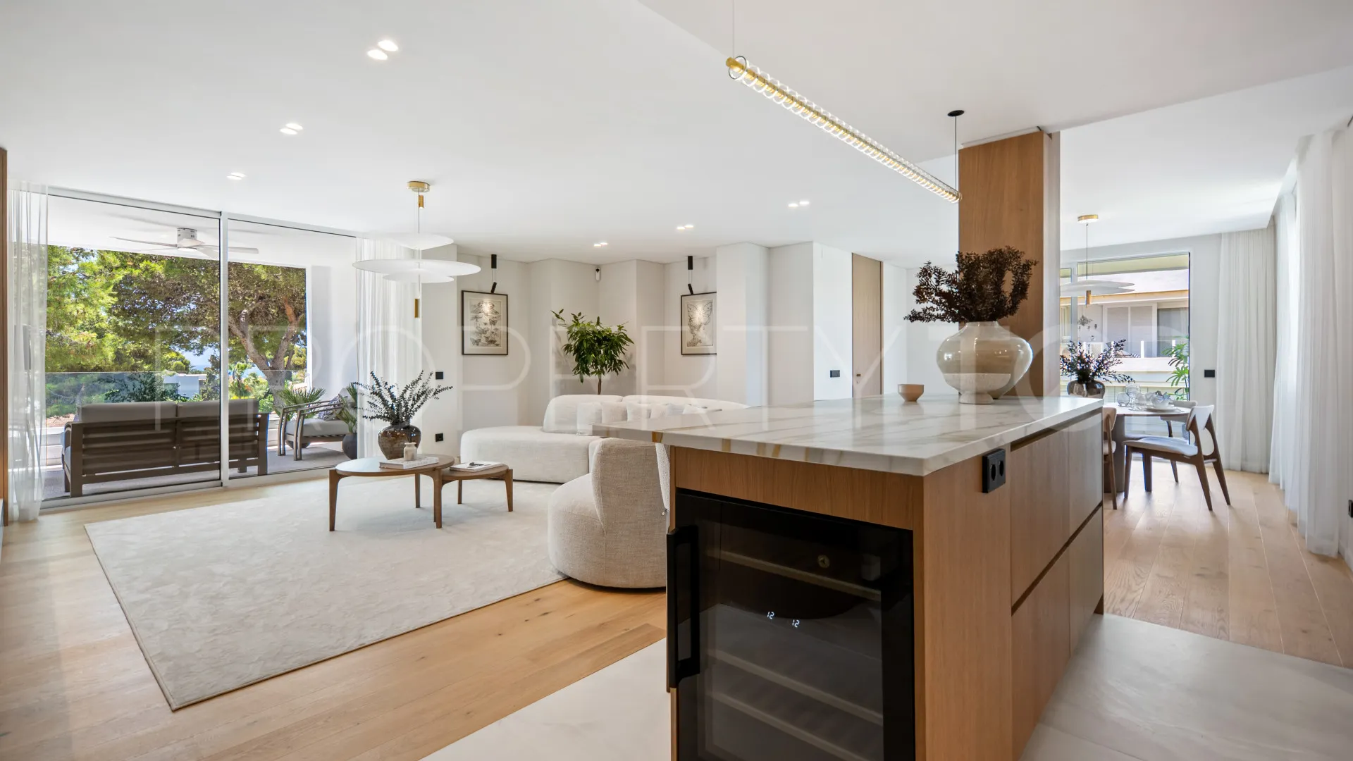 Ático a la venta con 3 dormitorios en Los Monteros