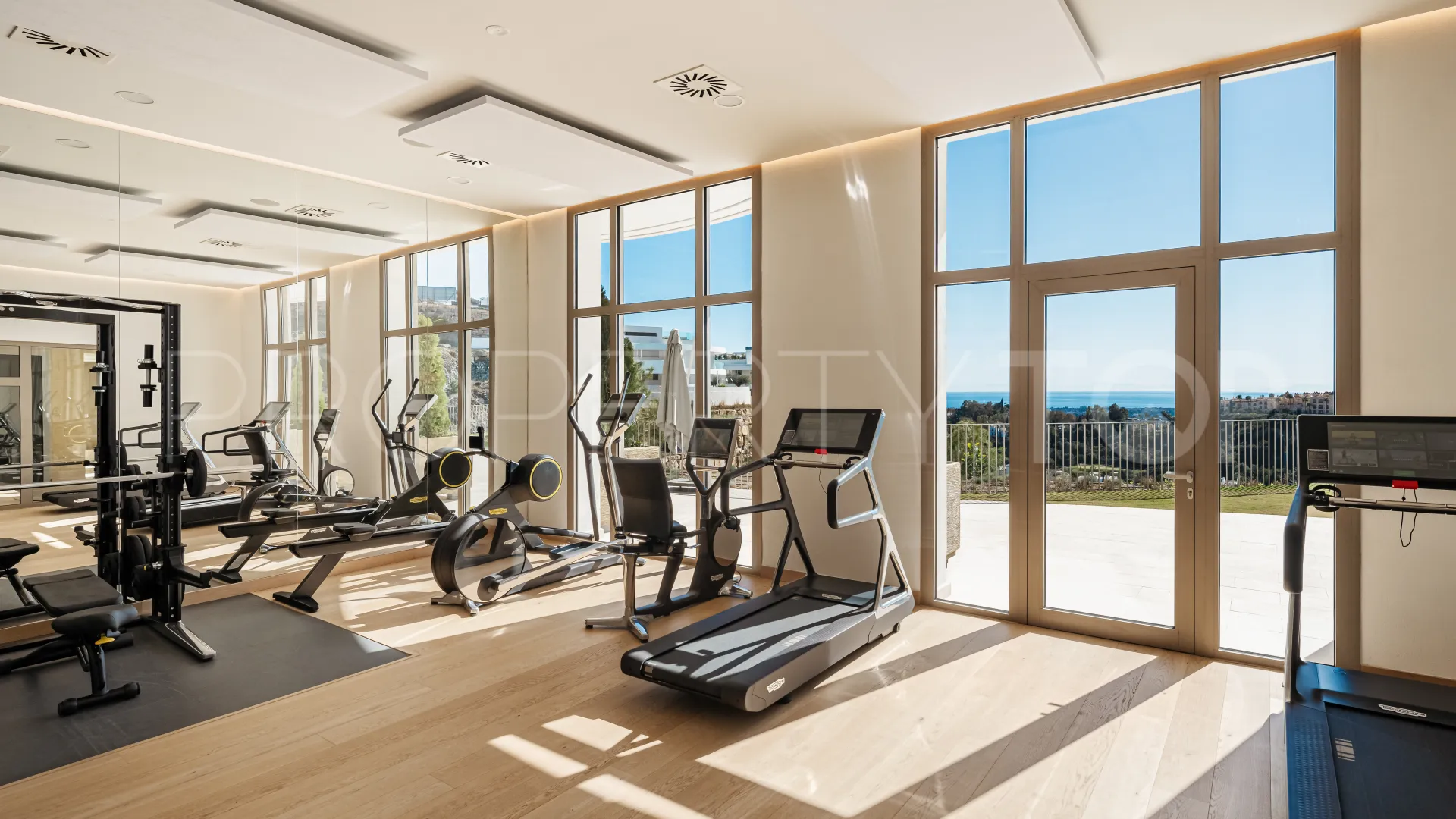 Apartamento planta baja en venta en The View Marbella con 3 dormitorios