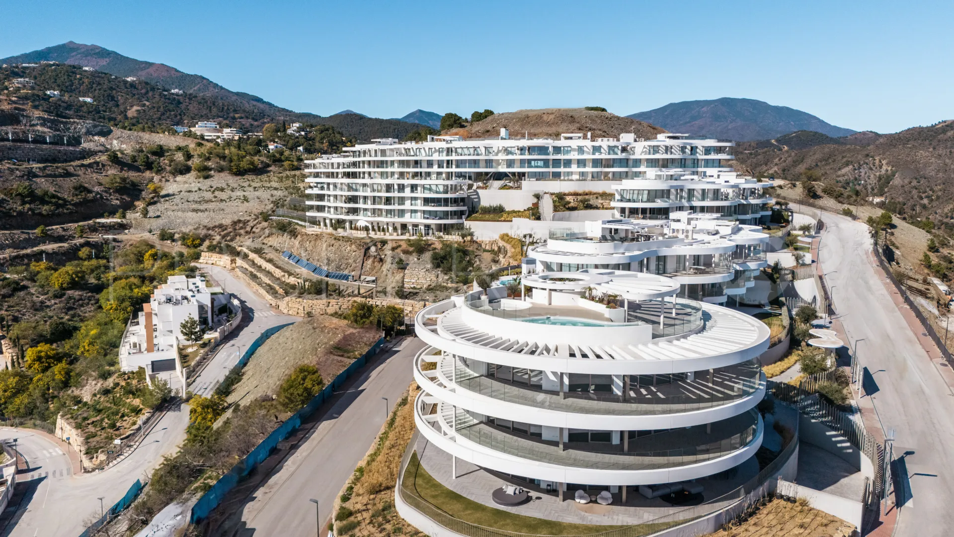 Apartamento planta baja en venta en The View Marbella con 3 dormitorios