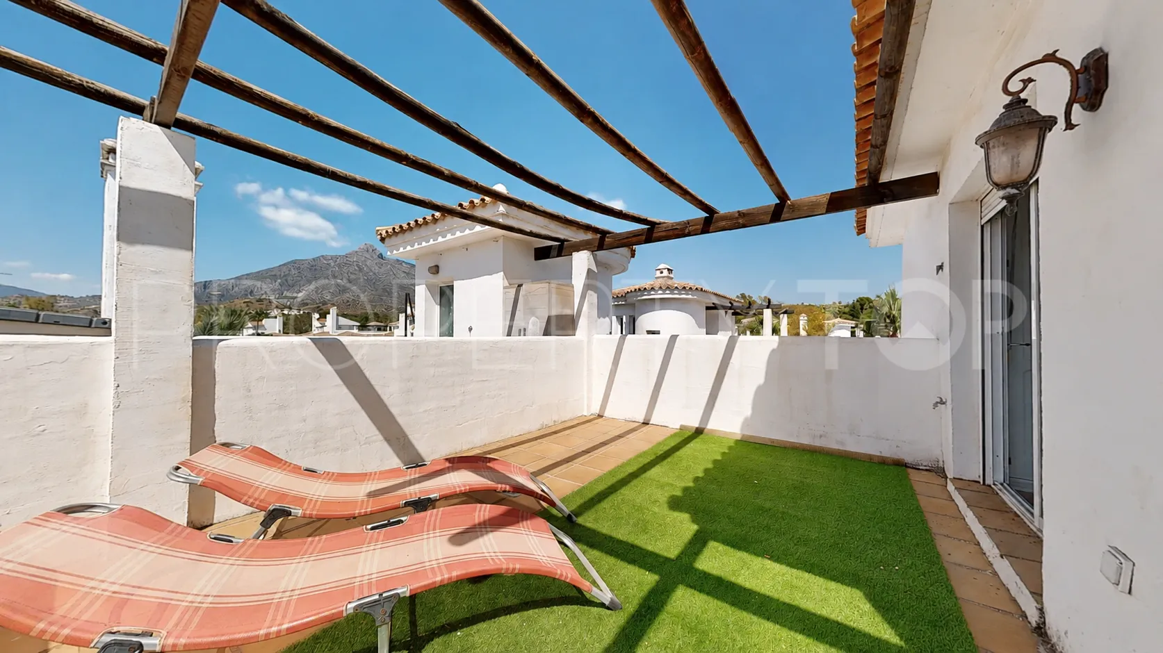 For sale duplex penthouse in Los Naranjos de Marbella