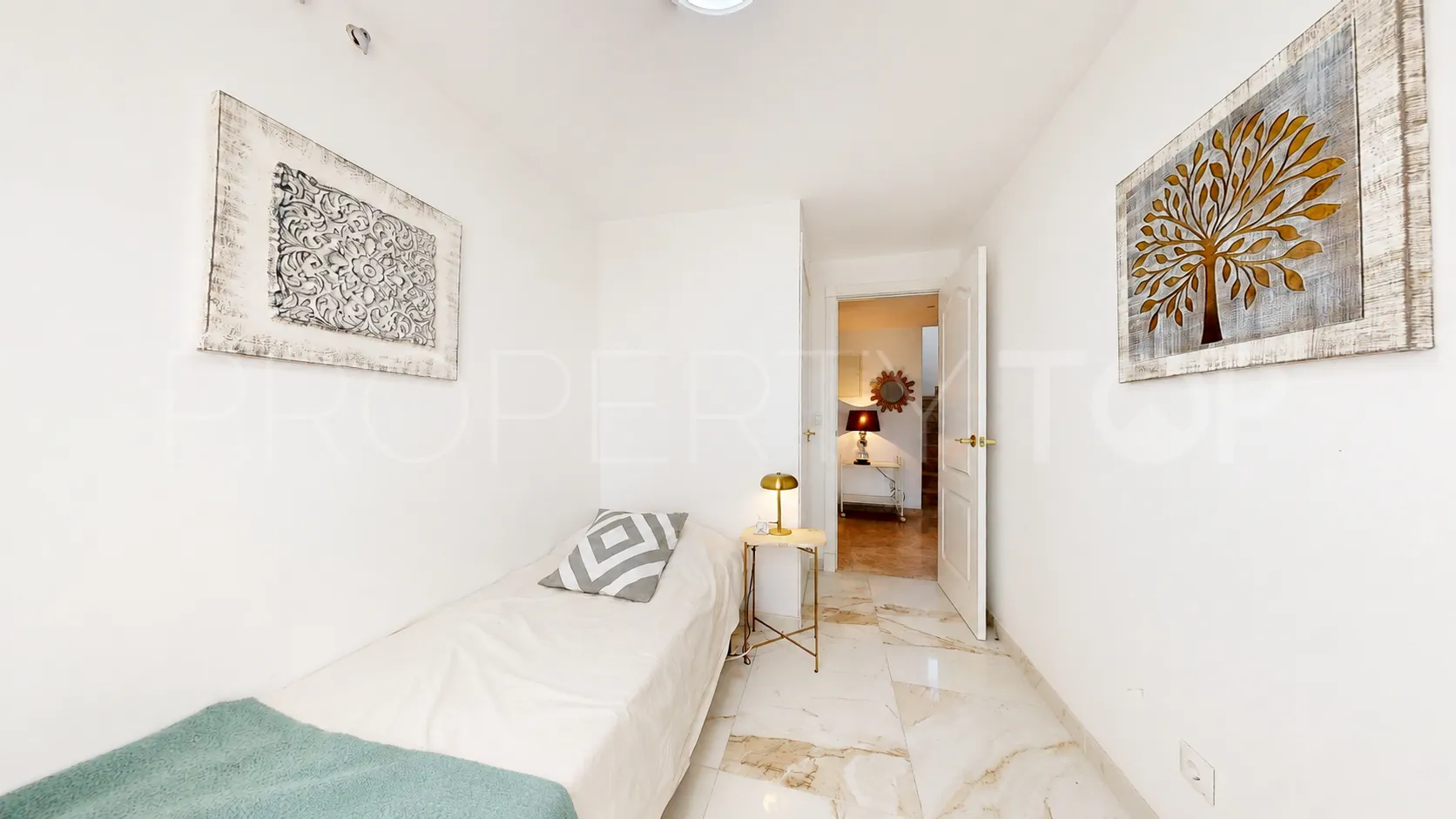 For sale duplex penthouse in Los Naranjos de Marbella