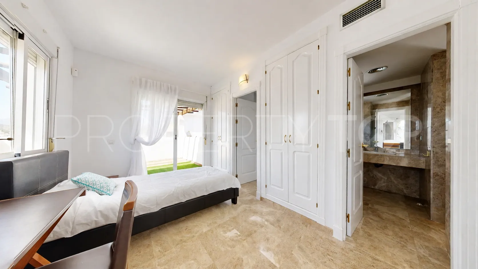 For sale duplex penthouse in Los Naranjos de Marbella