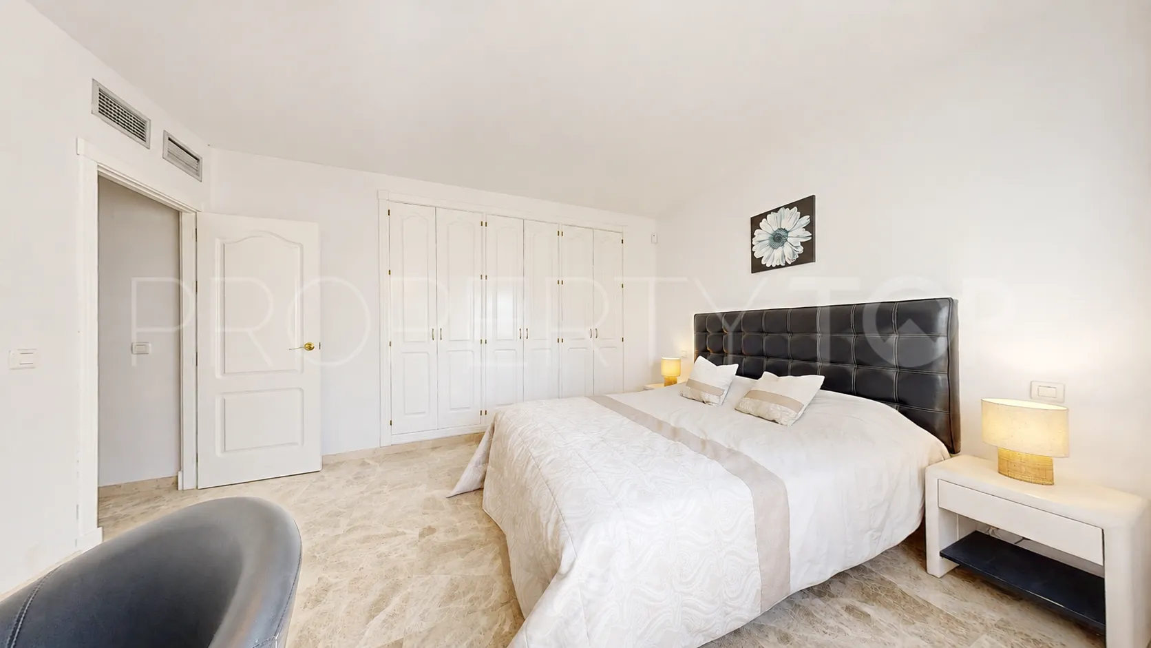 For sale duplex penthouse in Los Naranjos de Marbella
