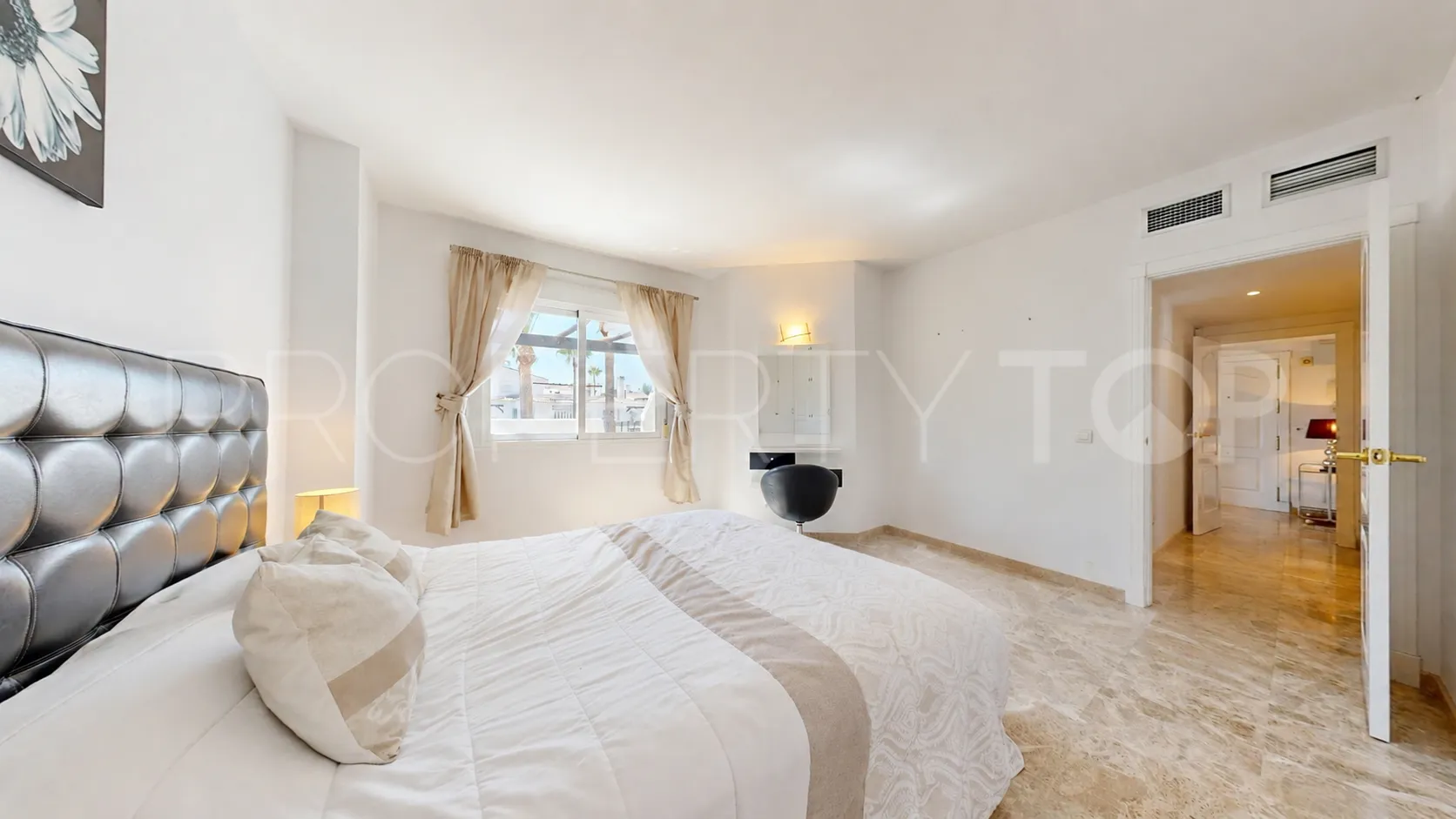 For sale duplex penthouse in Los Naranjos de Marbella