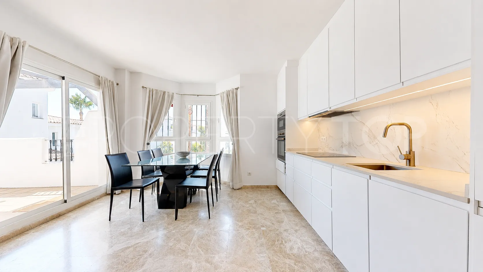 For sale duplex penthouse in Los Naranjos de Marbella