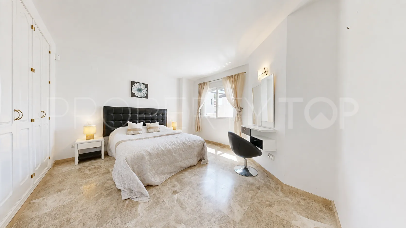 For sale duplex penthouse in Los Naranjos de Marbella