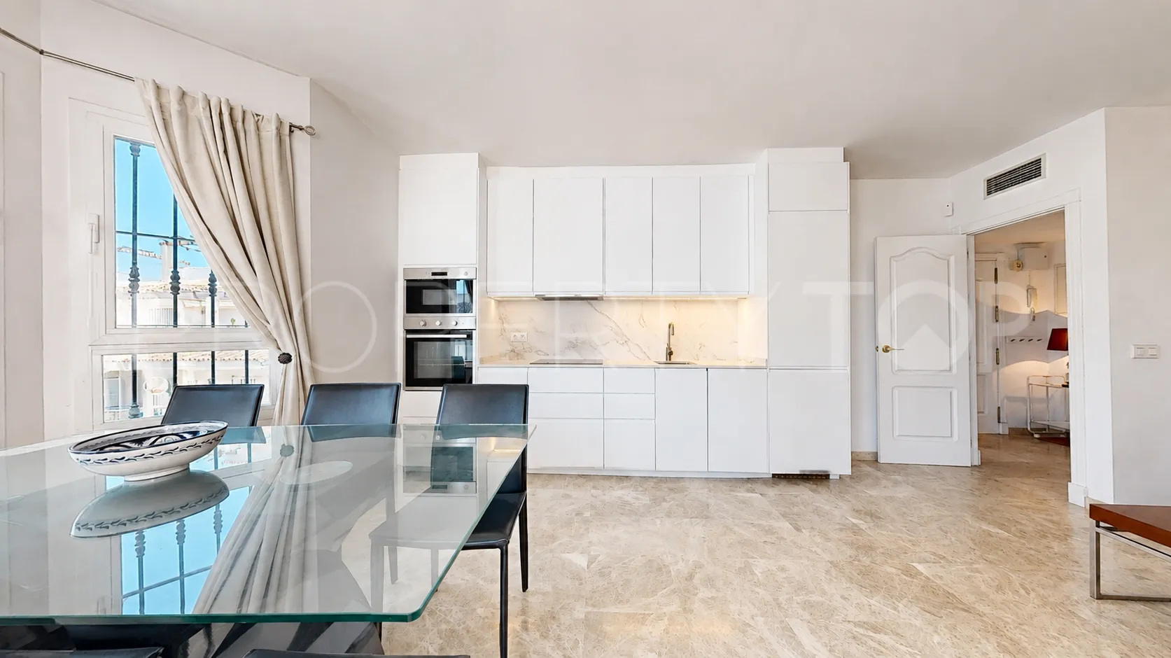 For sale duplex penthouse in Los Naranjos de Marbella