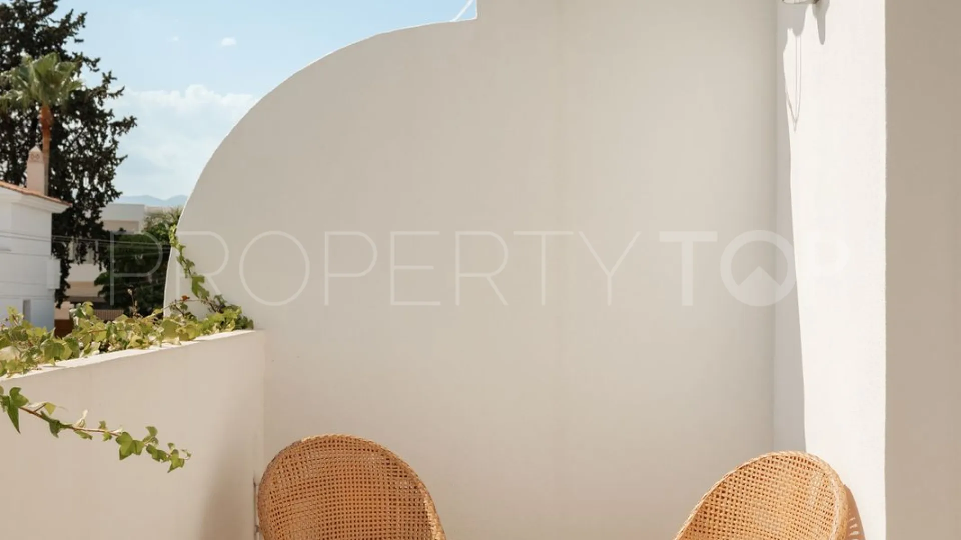 For sale town house in Las Petunias