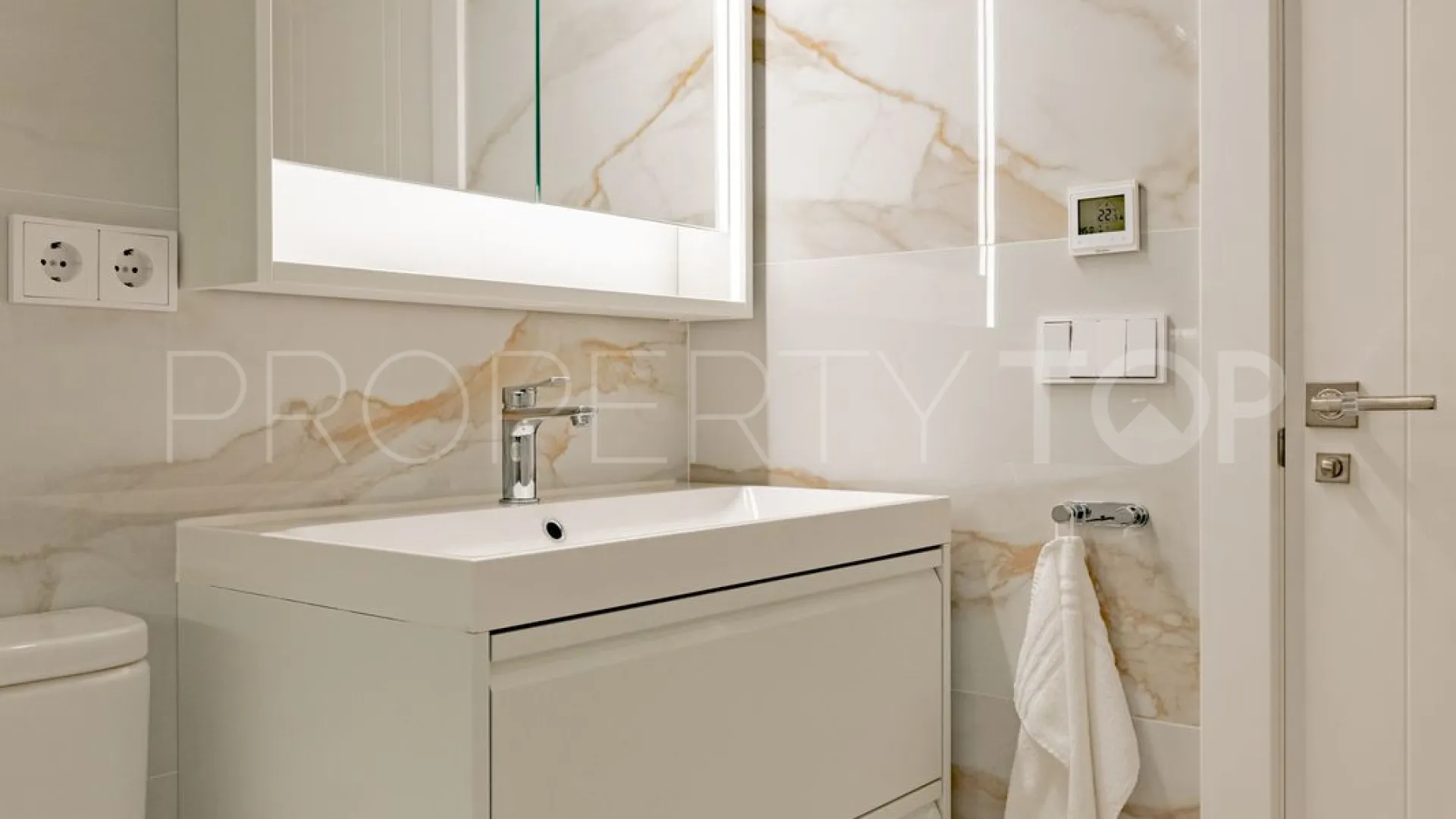 For sale town house in Las Petunias