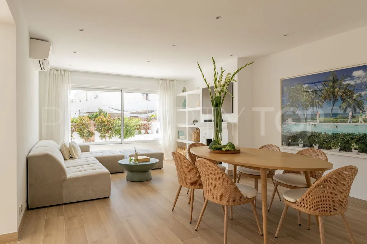 For sale town house in Las Petunias