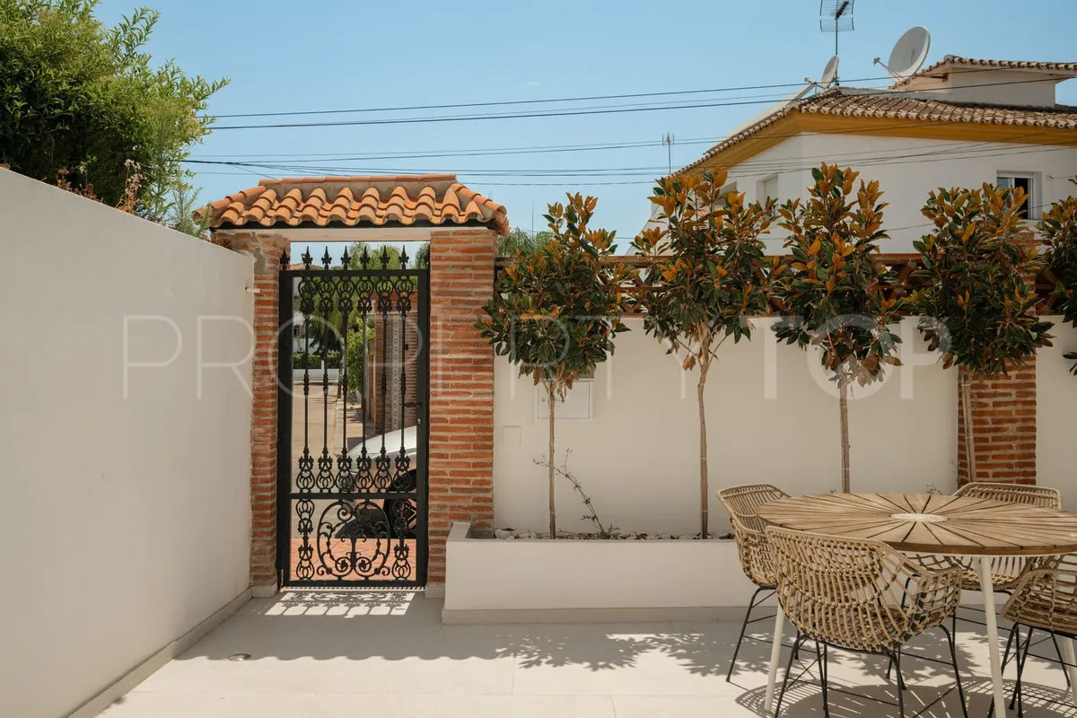 For sale town house in Las Petunias