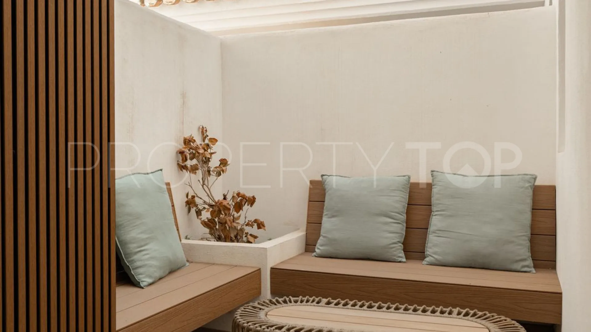 For sale town house in Las Petunias