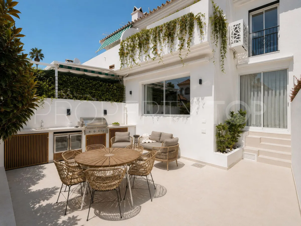 For sale town house in Las Petunias