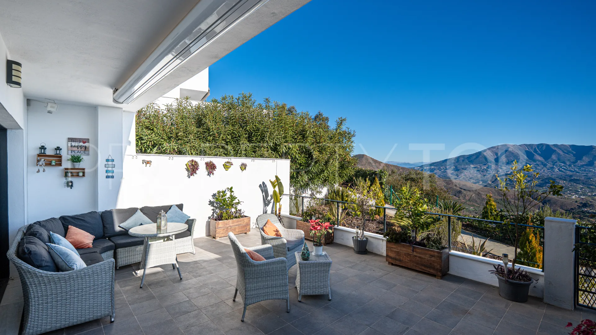 For sale Marbella East 3 bedrooms town house
