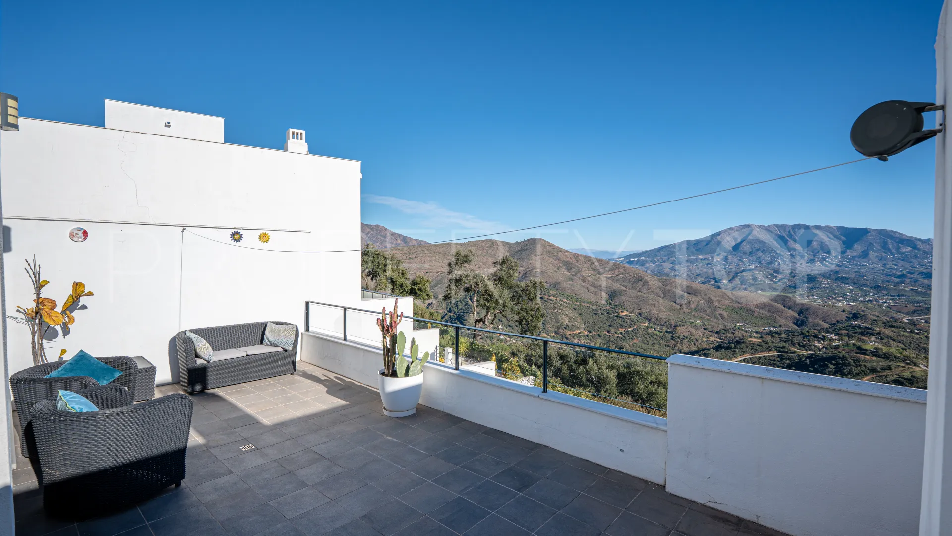 For sale Marbella East 3 bedrooms town house