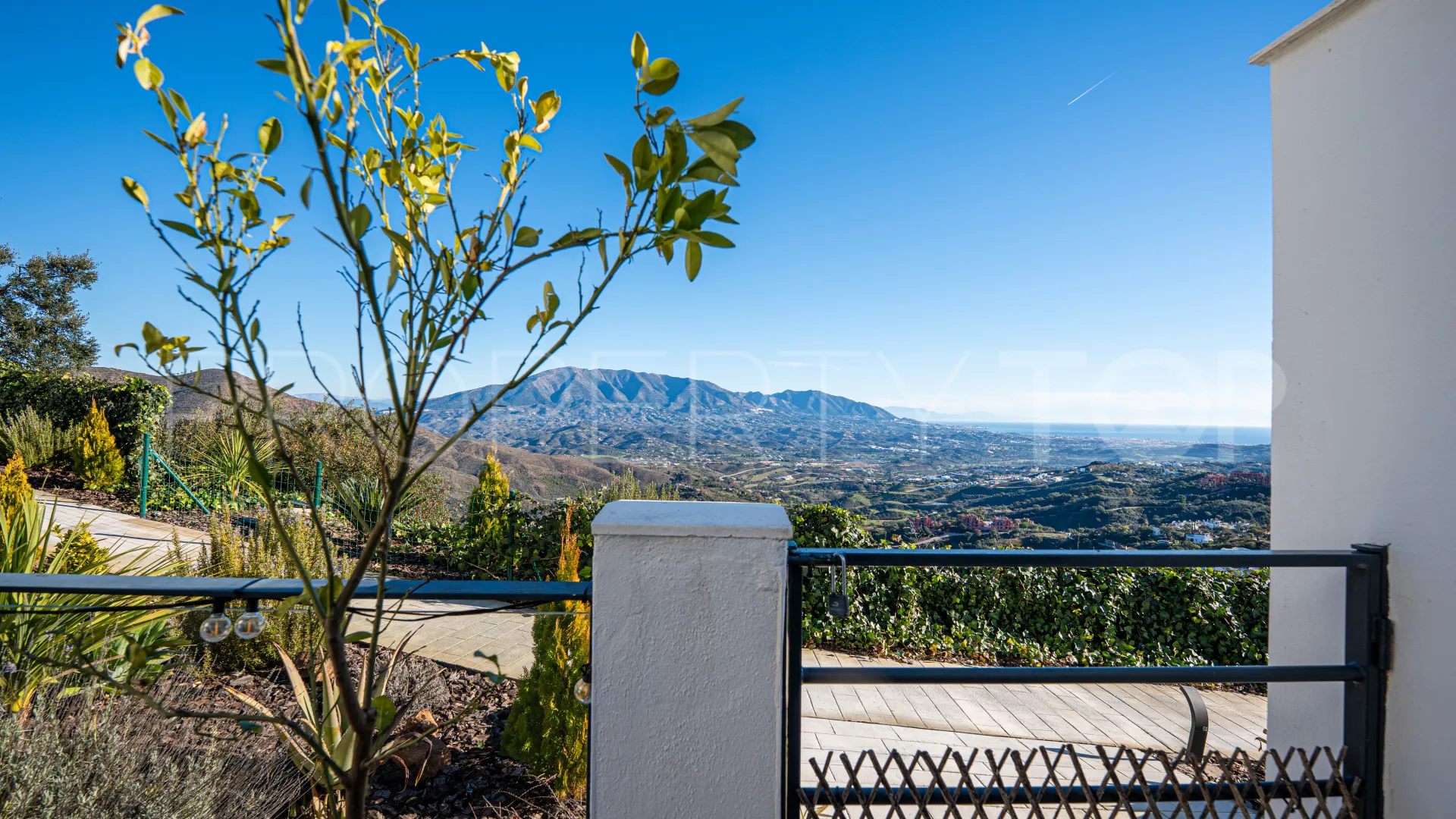 For sale Marbella East 3 bedrooms town house