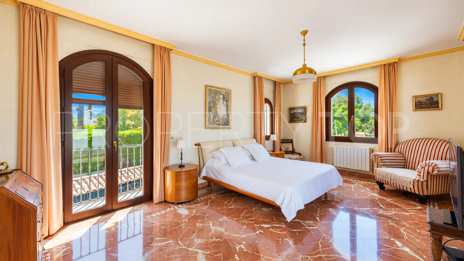 Comprar villa en Nueva Andalucia