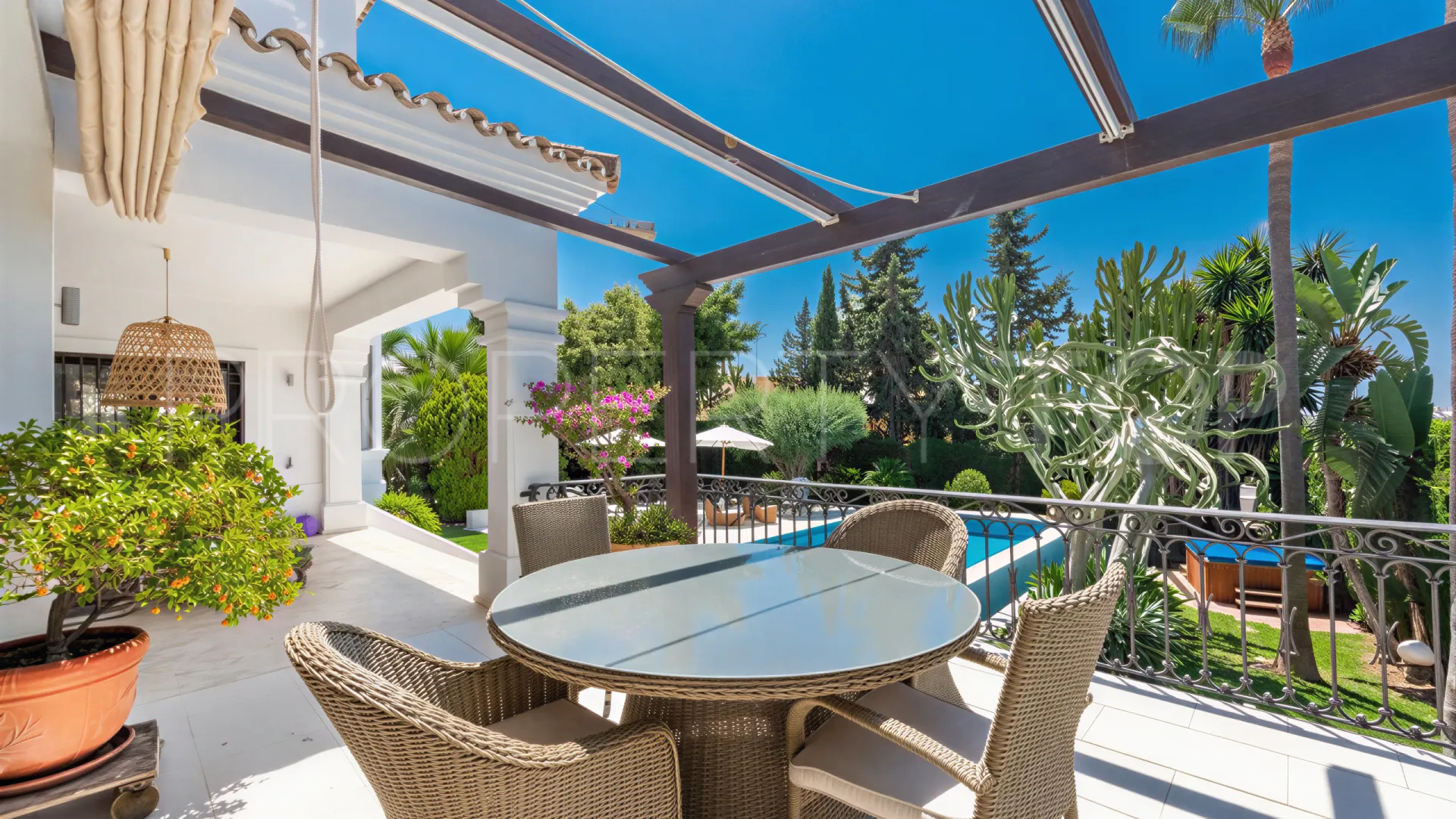 Comprar villa en Nueva Andalucia