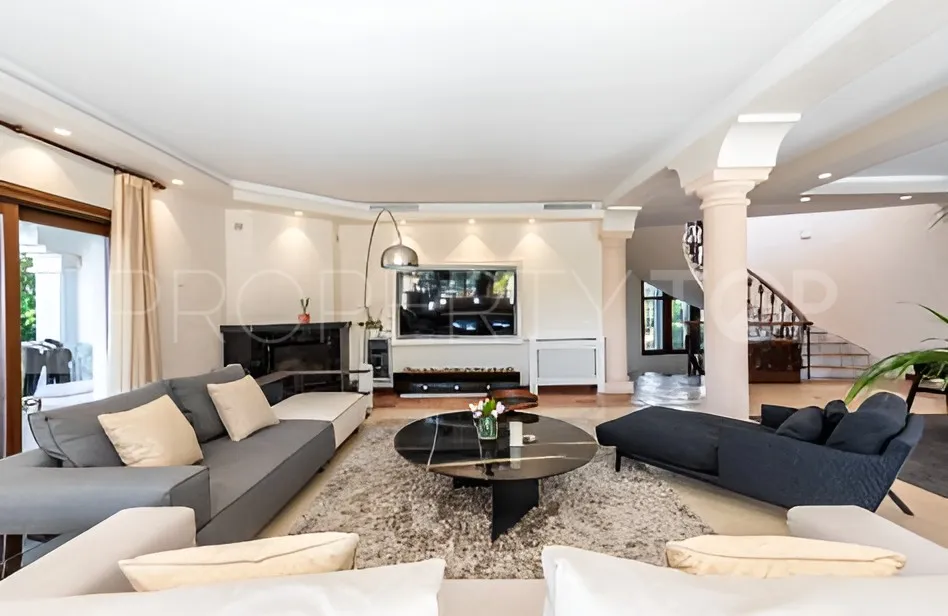 Comprar villa en Nueva Andalucia