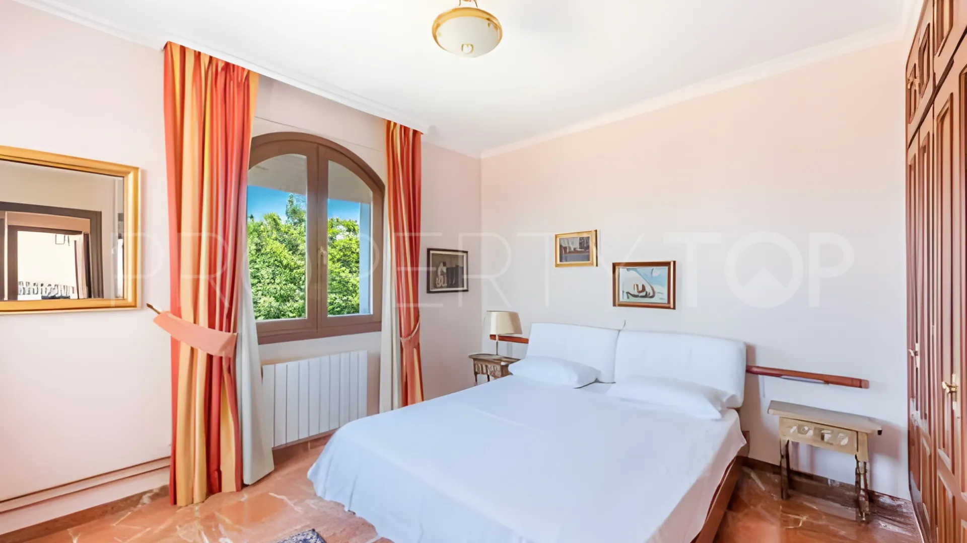 Comprar villa en Nueva Andalucia