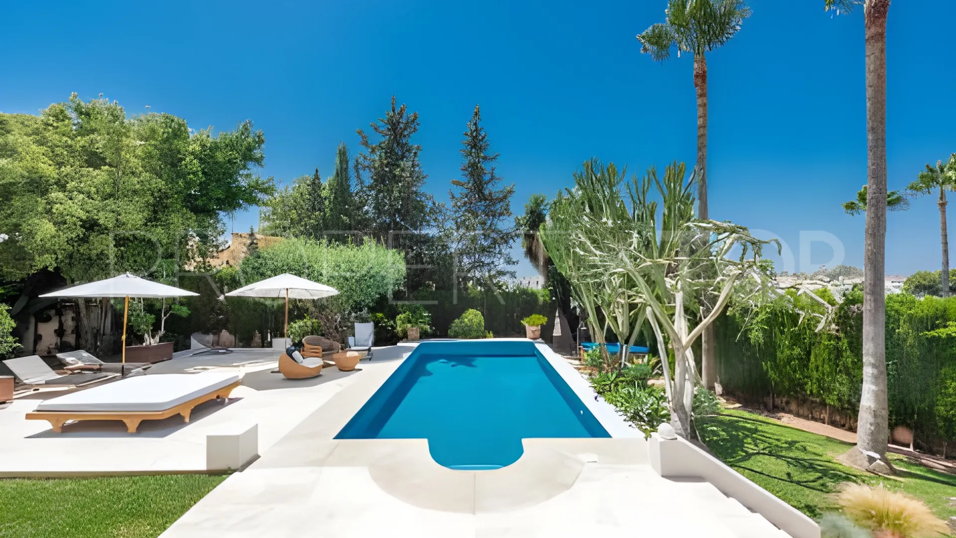 Comprar villa en Nueva Andalucia