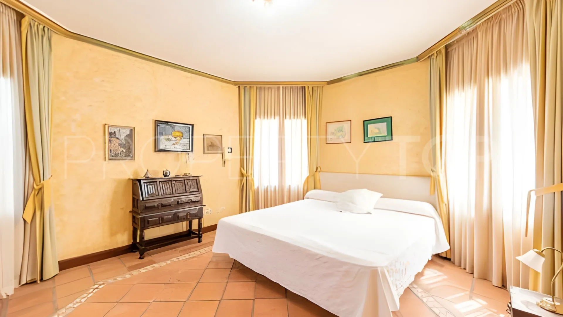 Comprar villa en Nueva Andalucia