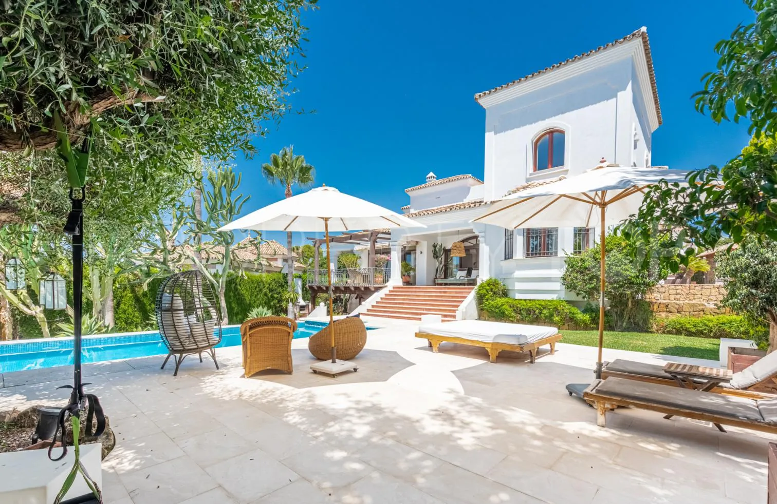 Comprar villa en Nueva Andalucia