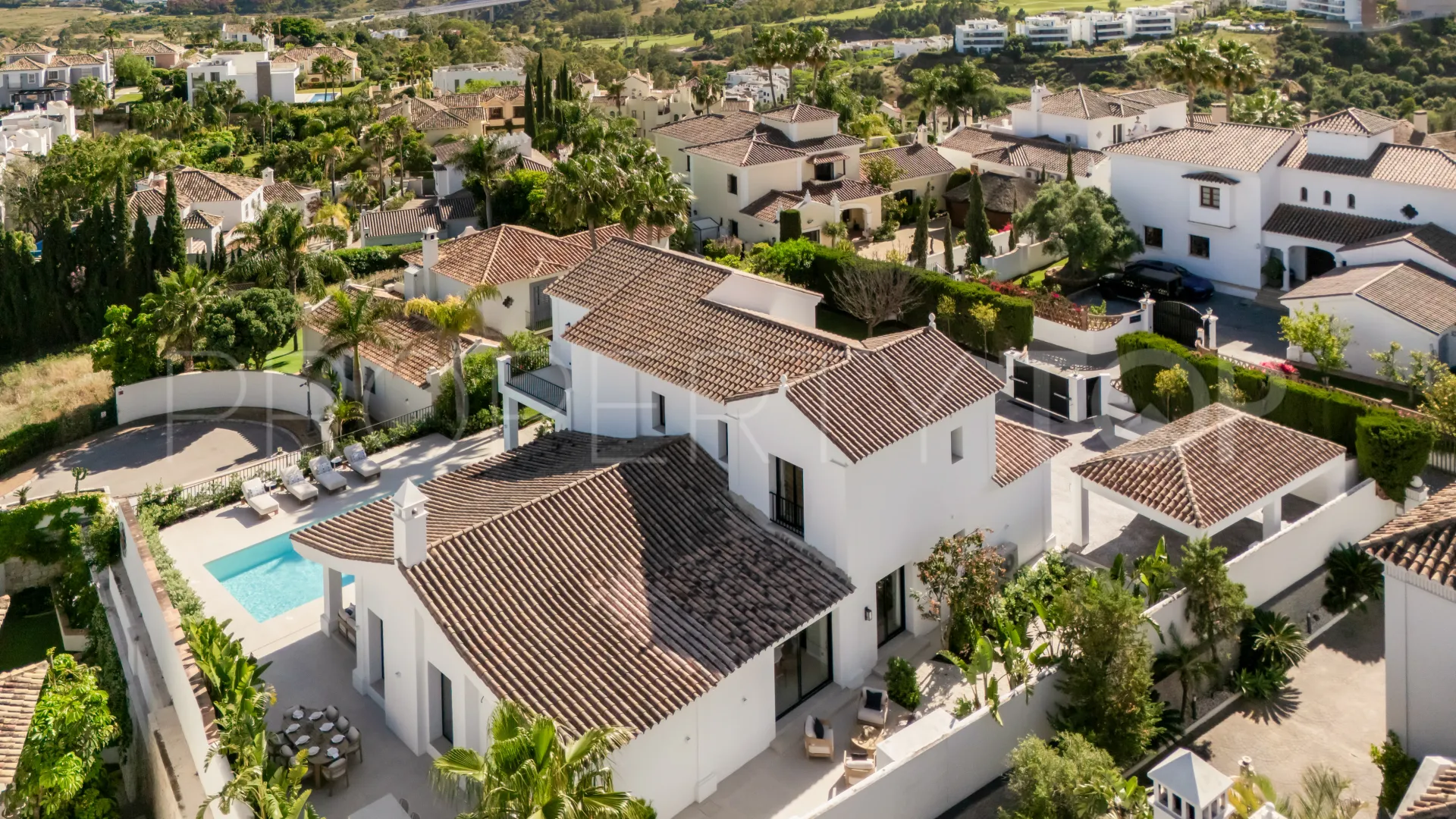 5 bedrooms villa in Benahavis for sale