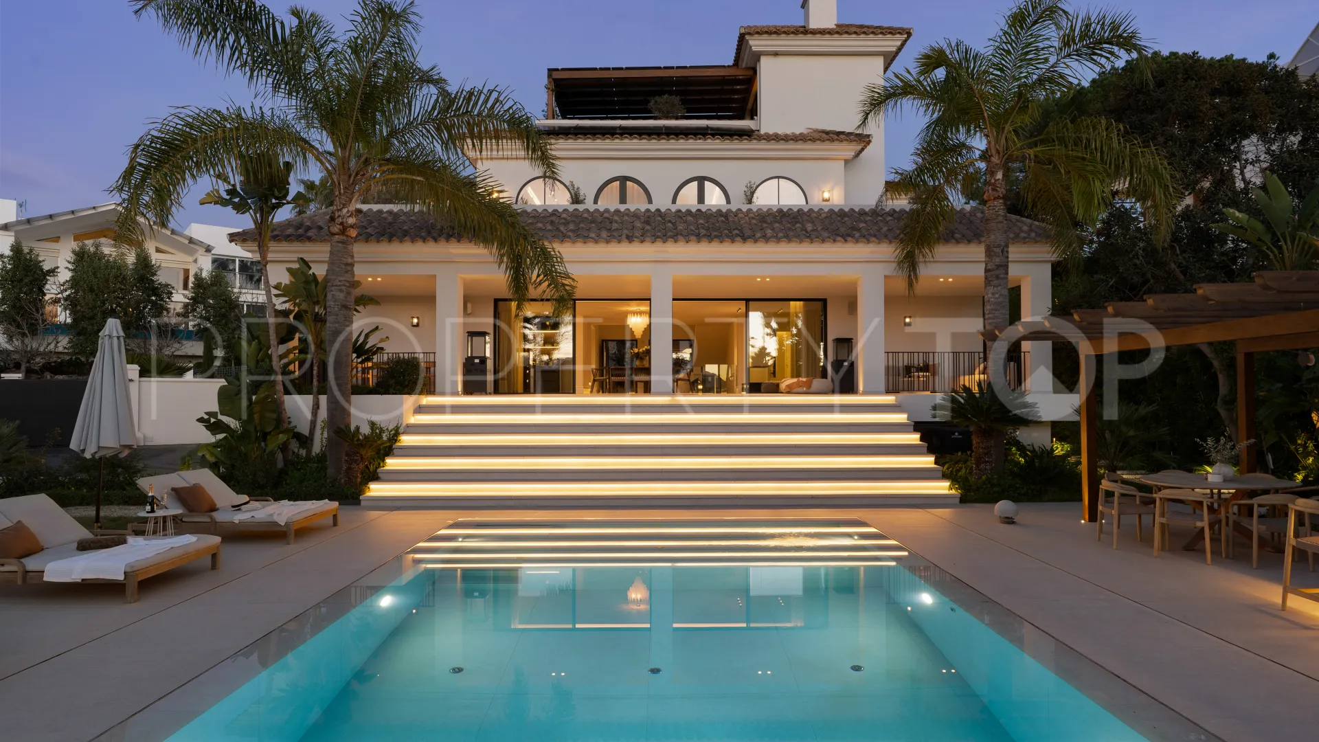 For sale villa in Nueva Andalucia with 6 bedrooms