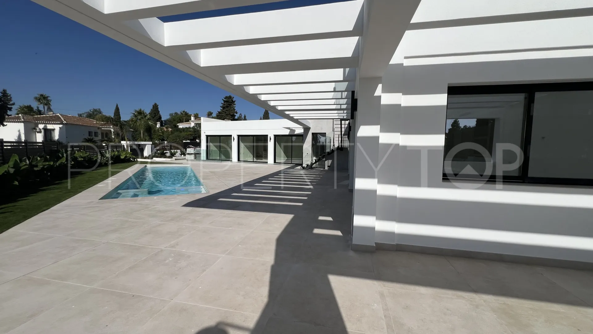 Villa a la venta en El Chaparral con 5 dormitorios