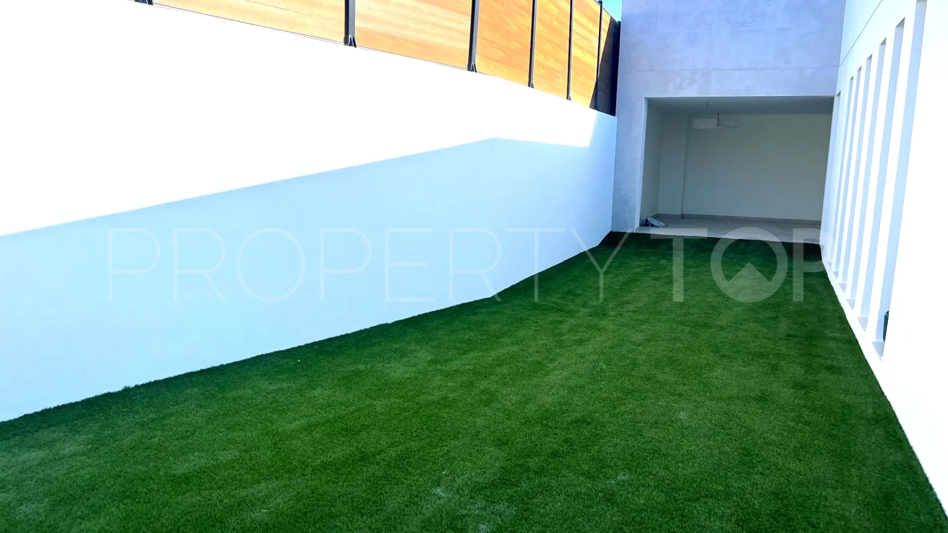 Villa a la venta en El Chaparral con 5 dormitorios