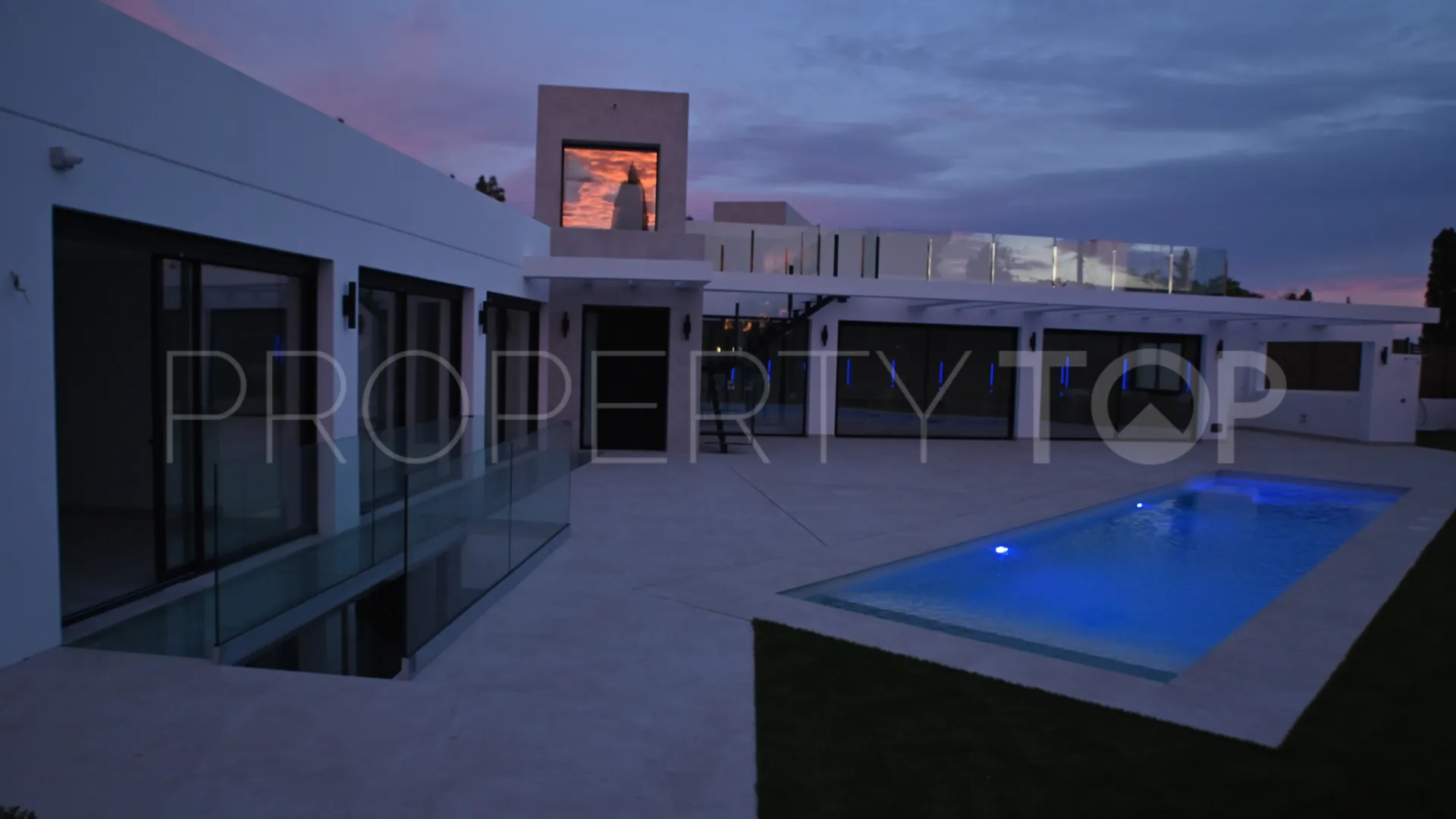 Villa a la venta en El Chaparral con 5 dormitorios