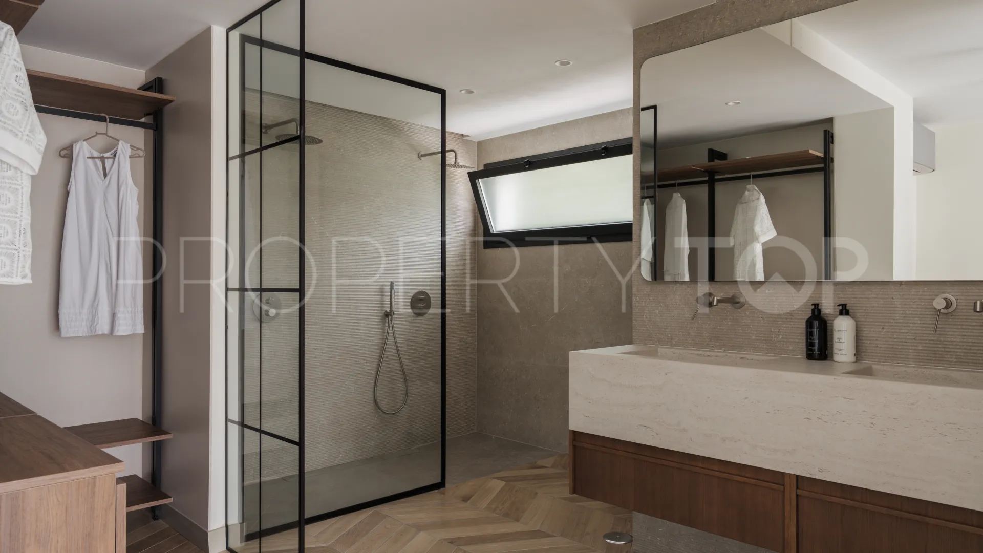 Villa with 5 bedrooms for sale in Nueva Andalucia