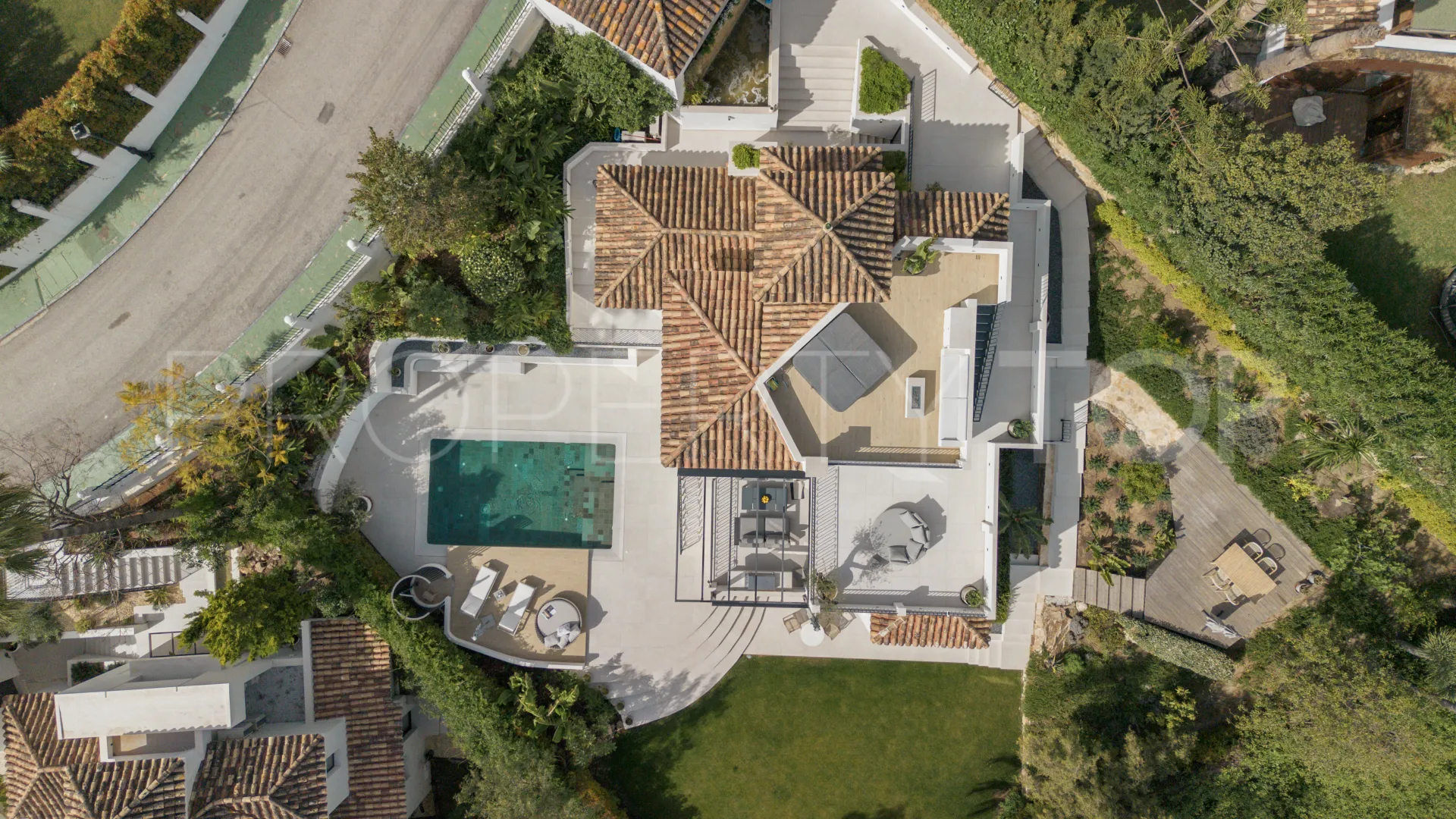 Villa with 5 bedrooms for sale in Nueva Andalucia