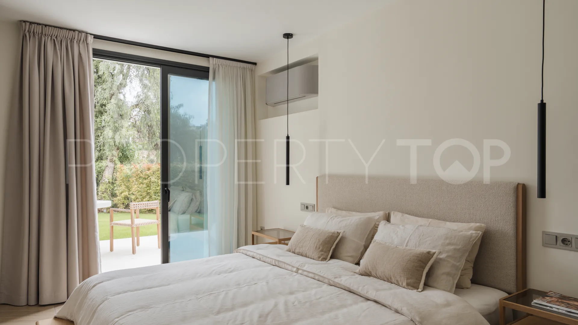 Villa with 5 bedrooms for sale in Nueva Andalucia