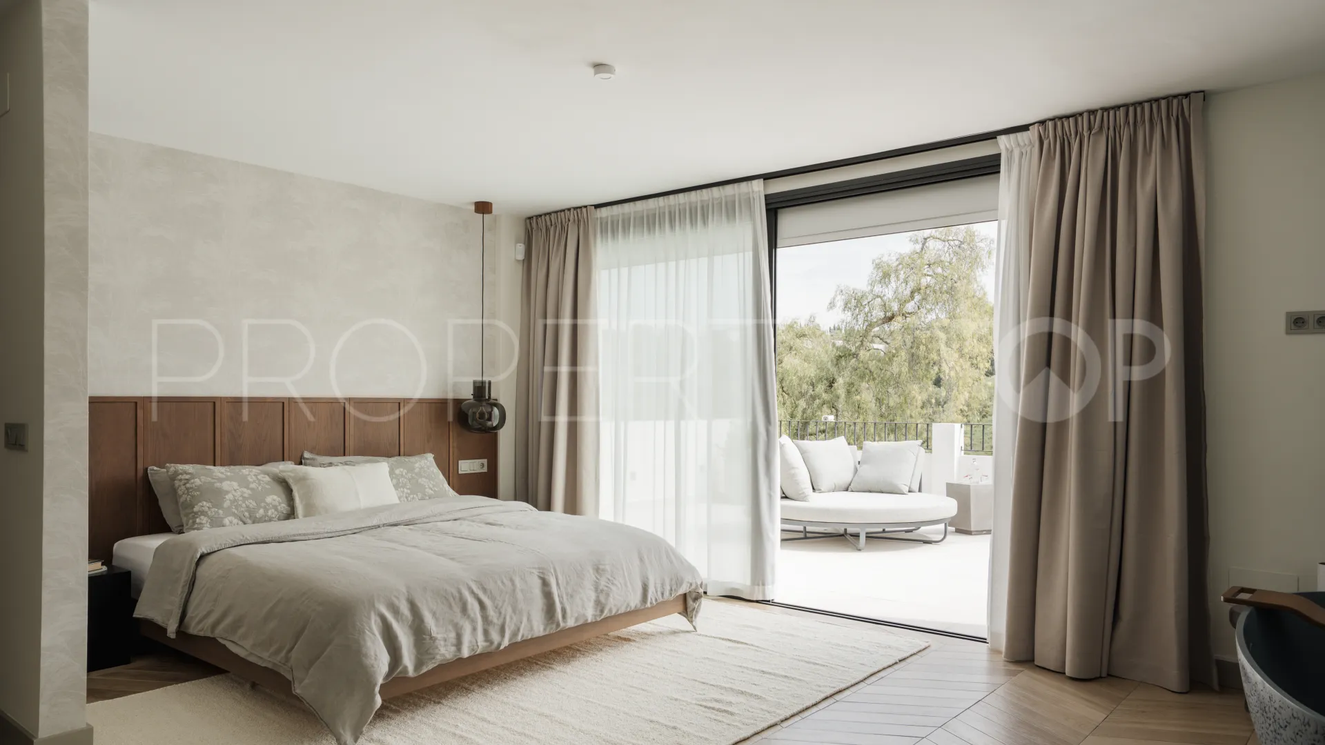 Villa with 5 bedrooms for sale in Nueva Andalucia