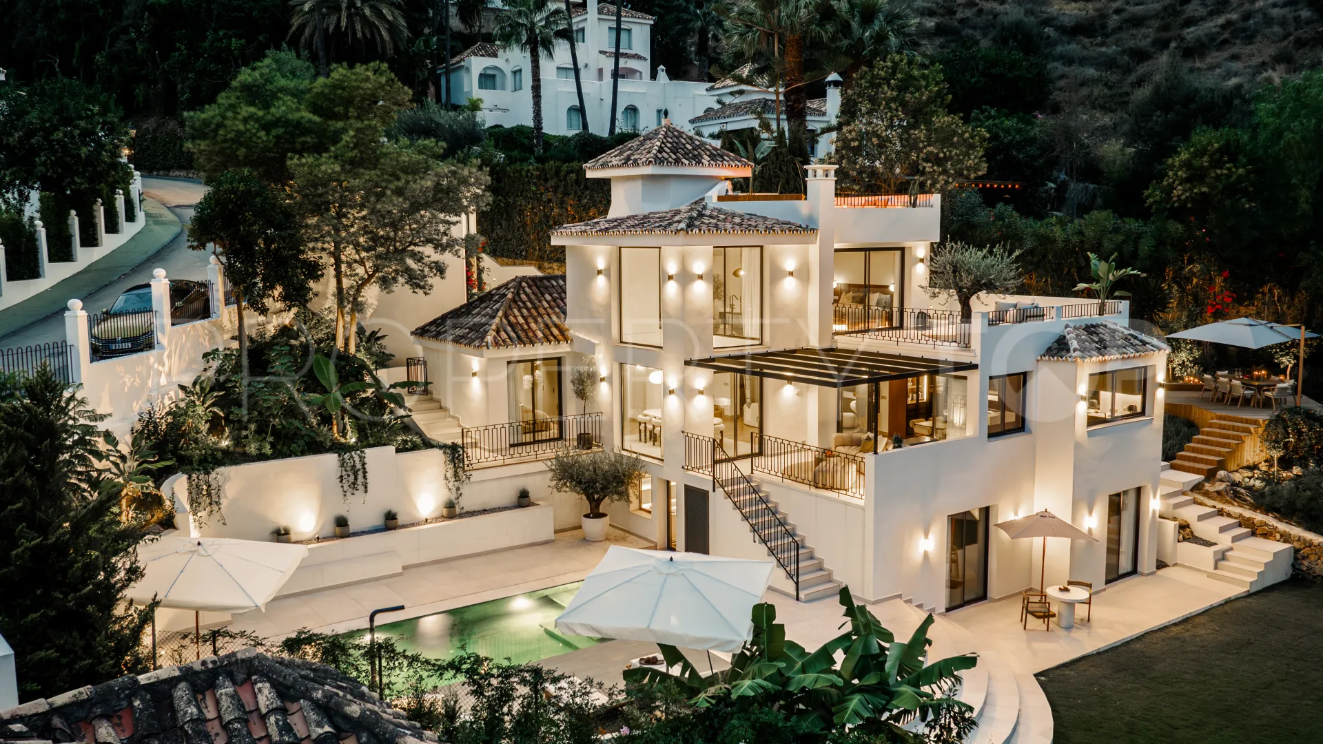 Villa with 5 bedrooms for sale in Nueva Andalucia