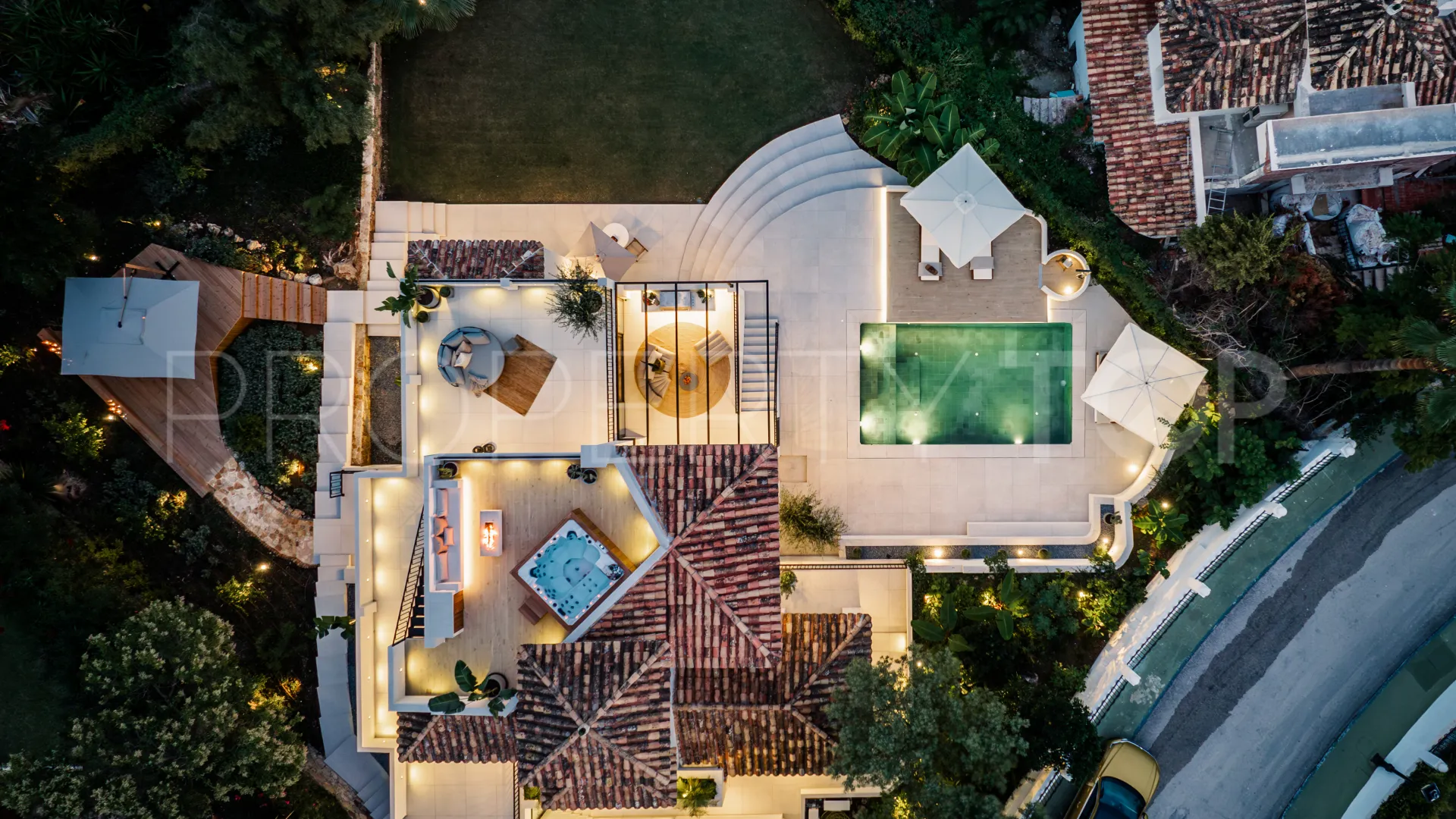 Villa with 5 bedrooms for sale in Nueva Andalucia