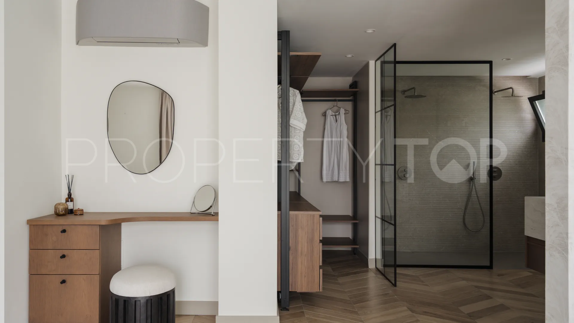 Villa with 5 bedrooms for sale in Nueva Andalucia